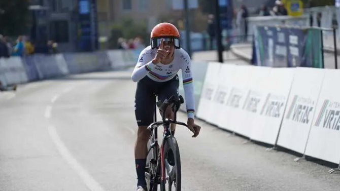 Benjamín Noval, Héctor Álvarez y Alejandra Neira se proclaman campeones de Europa de contrarreloj