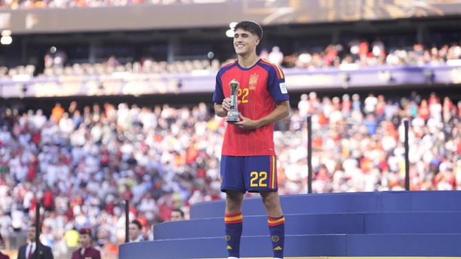Pau Cubarsí, Marc Bernal, Jon Martín y Xavi Espart, entre los finalistas al Golden Boy 2026
