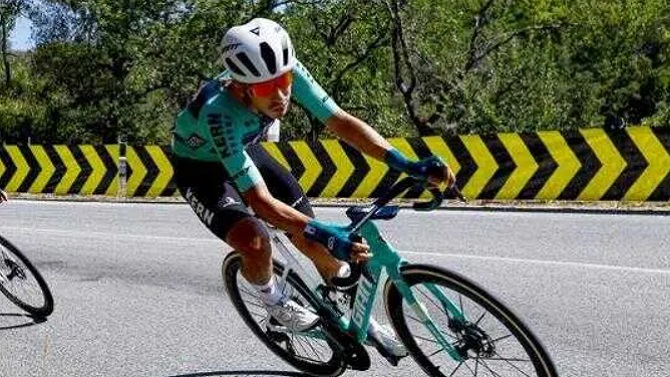El ciclista español Diego Uriarte ficha por el Movistar Team hasta 2029
