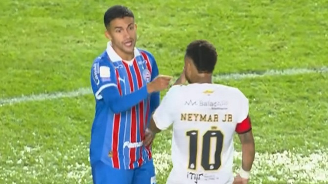 Dos partidos de suspensión a Neymar por taparse la boca e infringir la 'Ley Vinícius'