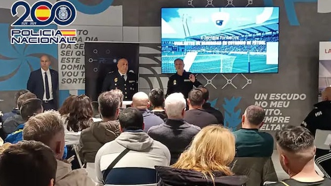 La Policía Nacional reconoce la iniciativa 'Protocolo Violeta' del departamento de Emergencias de LaLiga