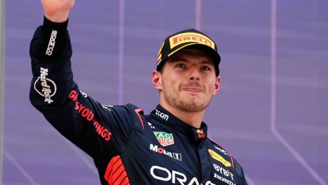 Verstappen arrasa en el GP de Singapur; Carlos Sainz acabó 14° y Fernando Alonso en el 16°