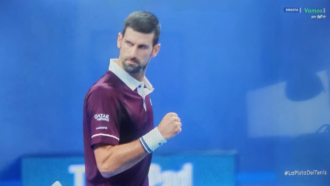 Djokovic se hace con el título del torneo de Pekín tras la retirada por lesión de De Miñaur