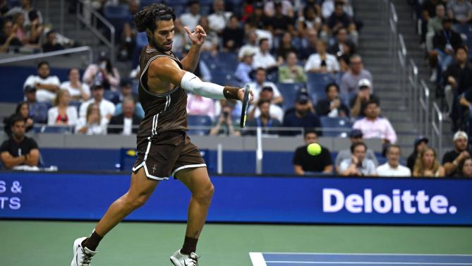 Alcaraz se mete en los octavos del torneo de Tokio; Rafa Jódar cae en primera ronda