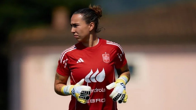 Cata Coll causa baja con la selección española por molestias en el cuádriceps