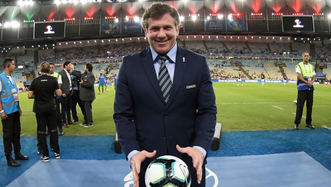 Domínguez invita a Messi a jugar la Libertadores pese a su despedida de Argentina