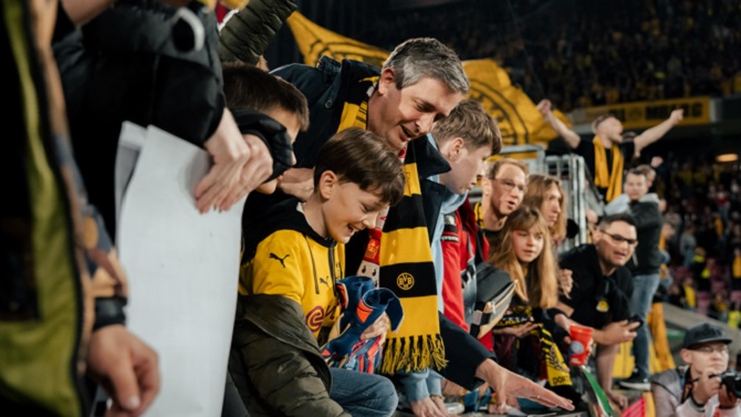 El Borussia Dortmund premiará a los aficionados que no usen el móvil durante los partidos