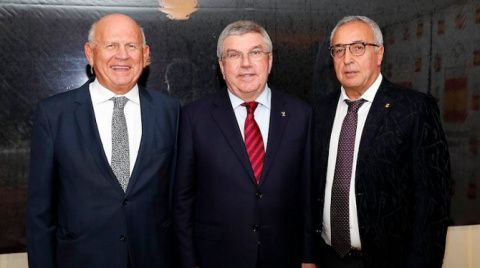 Bach alerta de la amenaza de las competiciones privadas