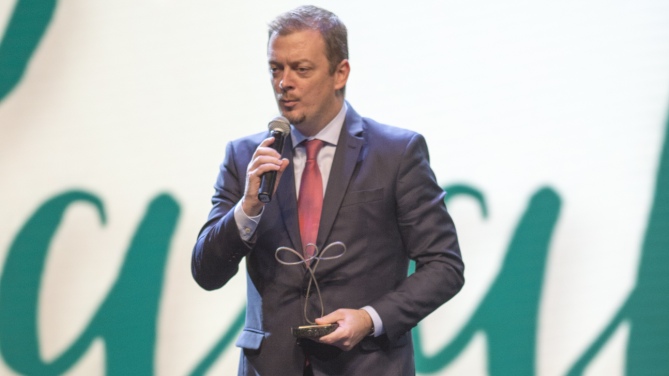 Andrew Parsons / F. Shutterstock