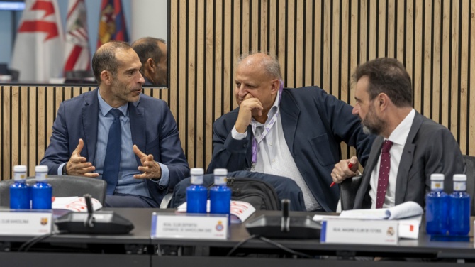 Jos&eacute; &Aacute;ngel S&aacute;nchez, a la derecha  /  LaLiga