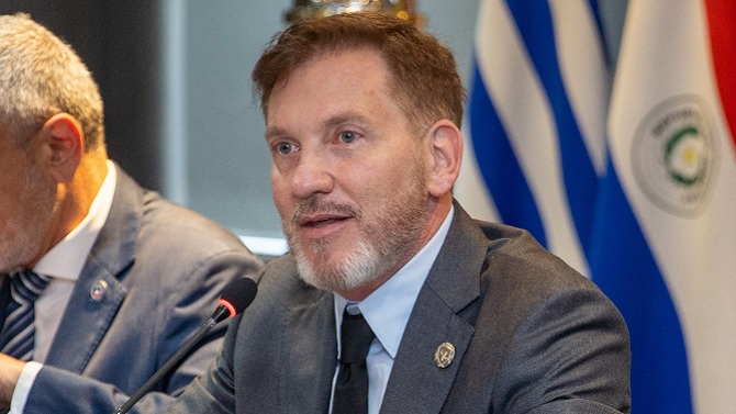 F: Alejandro Dom&iacute;nguez