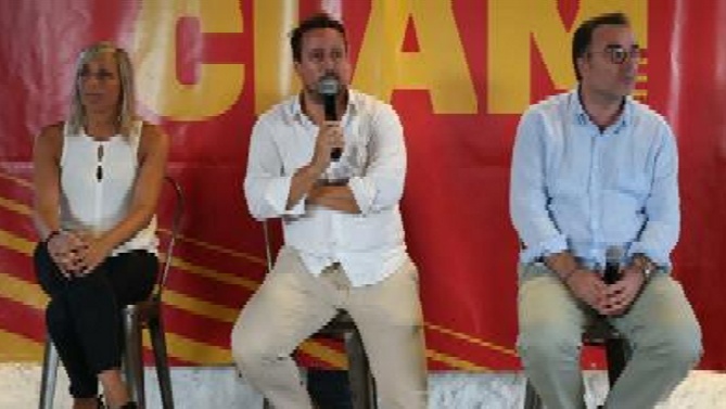 Joan Camprub&iacute;, en un acto en L'Escala  / Som un clam