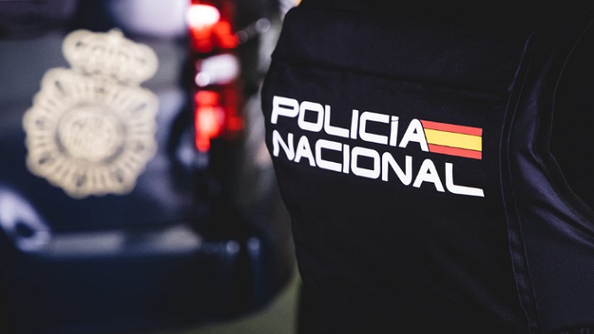 F: Polic&iacute;a Nacional